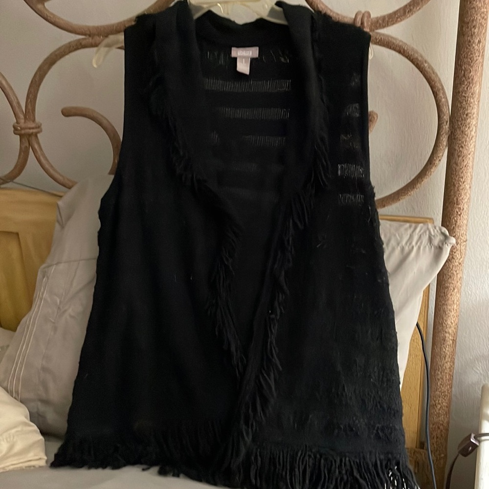 Chicos sleeveless cardigan sweater fringed collar and down front area